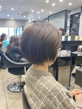 ハルキ ミナト ジャパン オオサカ(HARUKI MINATO japan OSAKA) 40代50代小顔似合わせカットくびレイヤーエモージュ大人可愛い