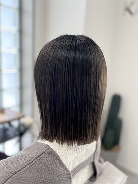 カルゥグラッシー(KALOU glassi) 透明感ダークトーン×タッセルボブ【瀬口】