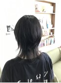 ウルフカットでキレイな丸みとくびれ！メリハリモードな印象に！