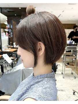 アフロート ルヴア(AFLOAT RUVUA) 《岩田莉奈》地毛風縮毛矯正 ひし形ショートボブ 白髪染め 新宿