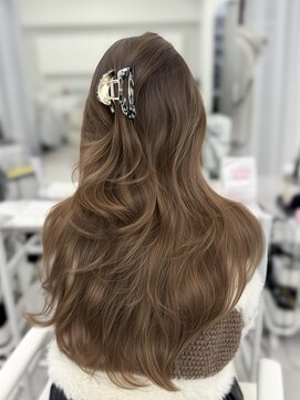 アマトウキョウスマートサロン(AMA TOKYO×Smart Salon) ヘーゼルベージュ　ブリーチなし　レイヤーカット　海外風