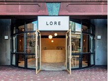 ロア(LORE)の雰囲気（赤茶の大きな外壁が目印！ガラス張りの洗練された外観）