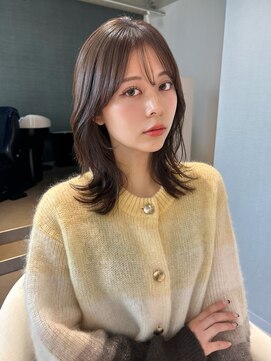 アム(amu) くびれミディアム/レイヤーカット/シースルーバング/顔まわり