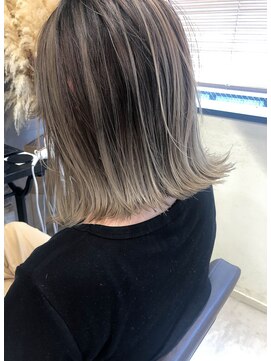 トルネード(TORNADO) 外国人風ロブ ハイライトバレイヤージュ グレージュエアタッチ