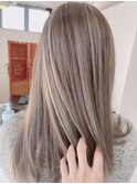 透明感あるミルクティーベージュ