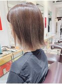 大人かわいい軽め切りっぱなしボブ