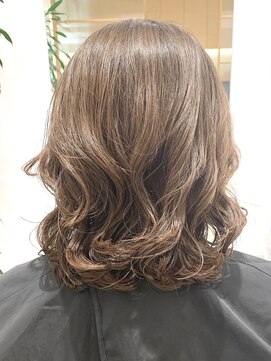 ステアケース 武蔵小杉店(stair:case) コテ巻き風パーマ　短めスタイル　20代30代40代髪型