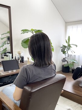 ホンネ(honne.) コントラストハイライト×ホワイトグレー×グレージュ