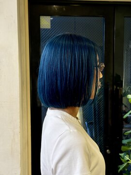 ブルートマト(BLUE TOMATO) ダブルカラーでブルーボブ