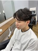 スーツ短髪ツーブロック束感黒髪シークレットパーマ流行