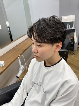 アレス バイ シカ 神戸三宮元町店(ALLES by Cica) スーツ短髪ツーブロック束感黒髪シークレットパーマ流行