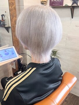 リリー シブヤ(Lilly shibuya) 【Lilly渋谷】#パールシルバー#ウルフカット#メンズウルフ#学割