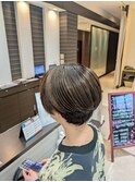 白髪ぼかしハイライトショートヘア