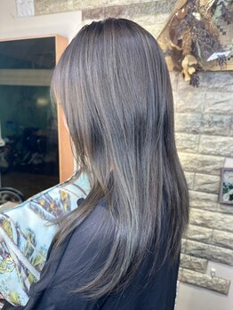 tint 髪質改善カラー専門店/墨染【ティント】【3月3日 NEW OPEN】の写真/若々しい印象の髪艶に◆白髪ぼかしを元にした、伸びてきても白髪となじむ染め方で生えてきても目立ちにくい