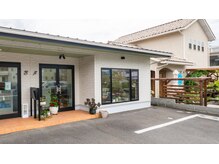 ナーズ(NARS)の雰囲気（外観向かって右側が店舗になっております。）