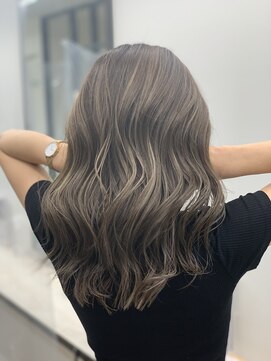 ナンバー ブラオ 名古屋栄(N° blao) ハイライト／グレージュ／ケアブリーチ