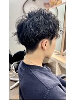 サロンドジョー(salon de joe)&nbsp;ツイストスパイラルパーマメンズマッシュ刈り上げ　奥東巧真