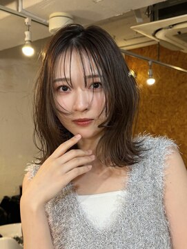 ファルベ(Farbe) 切りっぱなしロブ/くびれレイヤー/外ハネ/鎖骨ボブ