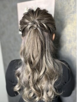 ティアラ 栄(TIARA)の写真/結婚式、二次会、卒業式、入学式などの特別な日はプロの技術で華やかに♪カジュアル～フォーマルまで対応◎