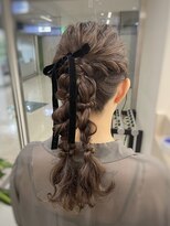 エレノア 梅田 大阪駅前第4ビル店(Eleanor)&nbsp;ポニーテール　ツイン編みおろし