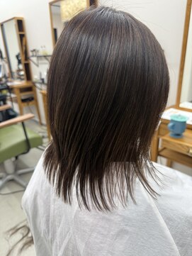 ウルフ/ミディアム/くびれ/ストレート/縮毛矯正/髪質改善