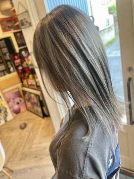ヘア メイク ココ(hair make coco) ハイライトでつくるホワイトカラー♪♪