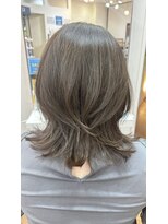 ムーア(MUA)&nbsp;アッシュベージュ×大人レイヤー