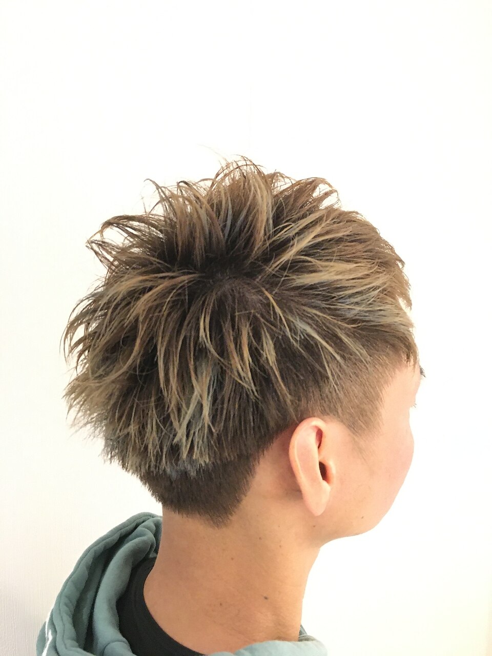 ツーブロックスタイルバレイヤージュカラー：L062447641