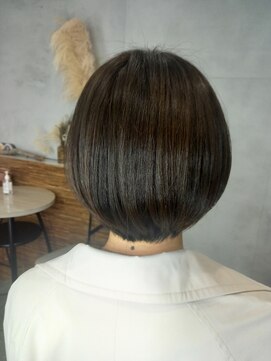 ウィクシー(wixy) 丸みボブ/深みオリーブ/春色カラー