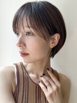 大人可愛いショートボブベージュカラー