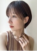 大人可愛いショートボブベージュカラー