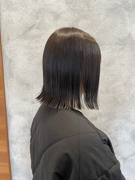 モスト ブリヤン(MOST BURYAN) ぷっつんボブ×20代うるつやグレーカラー