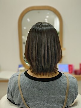 アドラーブル ココロ 新潟(adorable CoCoLo) 20代30代大人可愛い髪質改善グレージュストレートボブ透明感