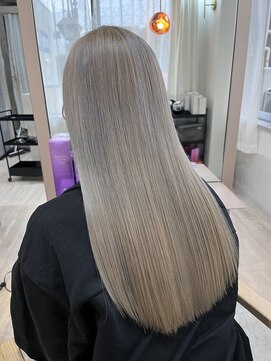 エルバイラビス 大宮(elu by lovis) momoka/グレージュ