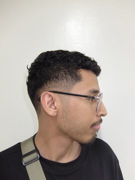 メリケンバーバーショップ トーキョー(MERICAN BARBERSHOP TYO) アップバングスキンフェード