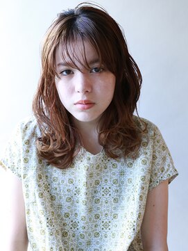 ザビー(THE B) 揺れ感たっぷりのミディアムパーマ