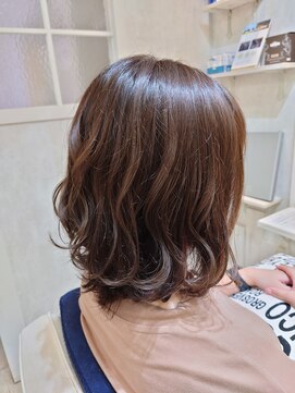 イルヘアーライラ(illu hair LILA) 外ハネボブ×グレージュ