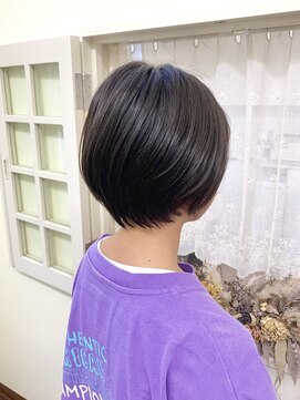 ティーズヘアイナガキイヴピアジェ 丸みショート_かわいい_ツヤツヤ_ショートグラ