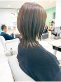 大人可愛いくびれスタイル×グレージュカラー