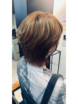 ソーホープレミアム(SOHOpremium) マッシュウルフくびれショート×白髪ぼかし@30代@40代@50代@60代