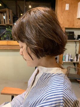 コモレビ(komorebi) 【嶋崎翔】癖を活かしたふんわりボブ