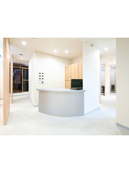 【半個室のプライベート空間】完全マンツーマン施術で、じっくり似合うStyleを相談できる◎