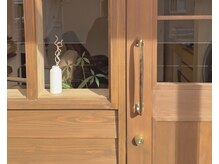 スイ(Sui.)の雰囲気（入り口　ウッドデッキからお入りください）