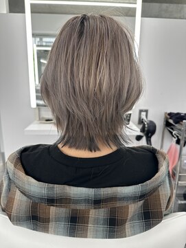 イロウ 山口どうもん店(IROW) エンズカラー　シルバーグレー レイヤーカット ブリーチ【山口】