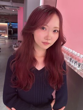 ダズリングディア(Dazzling Deer) 赤/ピンク／ロング／巻き髪スタイル／ハイトーン／学割