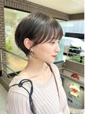 ココアベージュ前髪あり大人ガーリーショート