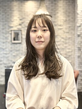 エン(YENN) 透け感ブラウン×柔らかレイヤー