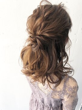 シュリット(schritt) ハーフアップ×ベージュカラー mutsuki