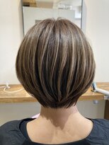 ウラ(.ula)&nbsp;ブラウンショートボブ脱白髪染めハイライト髪質改善浦和