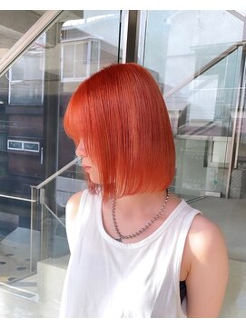 ヲタク(wotaku.) ピンクオレンジボブハイトーンカラー暖色カラー派手髪内巻きボブ